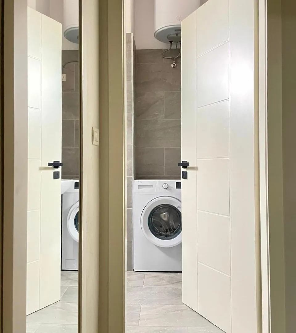 Home Inn Apartment 2 Near City Center Τίρανα