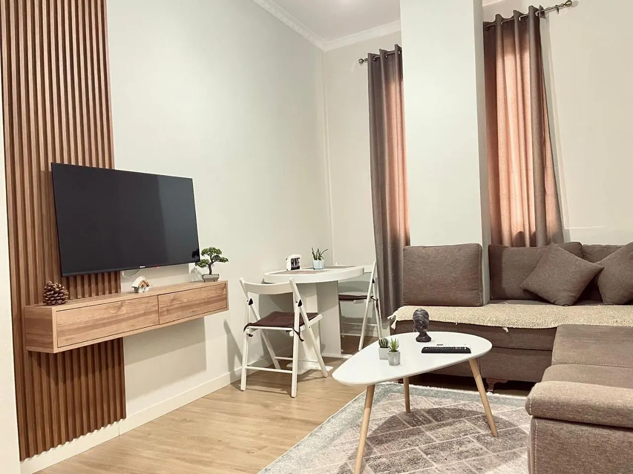 Home Inn Apartment 2 Near City Center Τίρανα